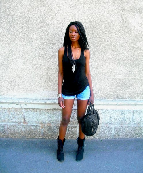 http://stylesbyassitan.blogspot.fr/2012/06/paree-pour-les-soldes-look-de-survivor.html