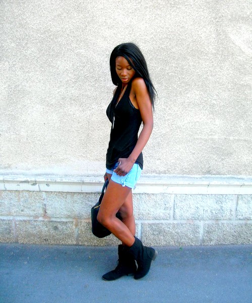 http://stylesbyassitan.blogspot.fr/2012/06/paree-pour-les-soldes-look-de-survivor.html