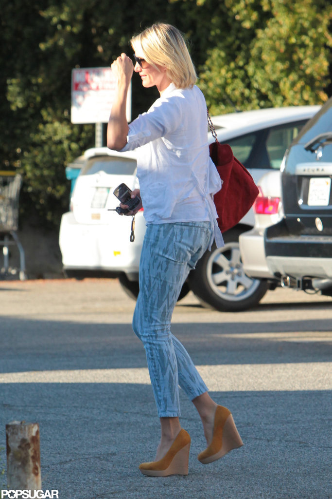 Cameron Diaz went to a salon. Cameron Diaz went to a salon.
