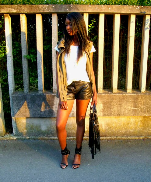 http://stylesbyassitan.blogspot.fr/2012/06/short-en-cuir-parka-sans-manches.html