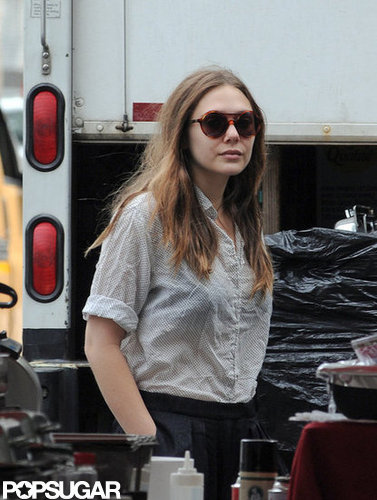 Dakota Fanning and Elizabeth Olsen Get to Set With Demi Moore Dakota Fanning and Elizabeth Olsen Get to Set With Demi Moore