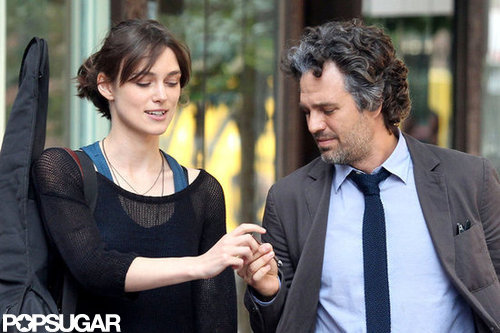 Keira Knightley Gets Down to Work With Mark Ruffalo and Hailee Steinfeld Keira Knightley Gets Down to Work With Mark Ruffalo and Hailee Steinfeld