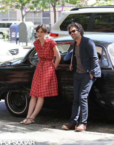 Keira Knightley Gets Down to Work With Mark Ruffalo and Hailee Steinfeld Keira Knightley Gets Down to Work With Mark Ruffalo and Hailee Steinfeld