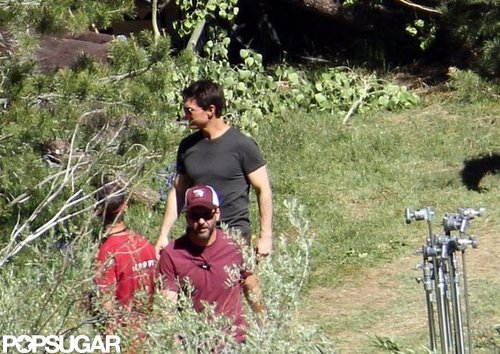 Tom Cruise smiled as he chatted with crew members on the Oblivion set in CA.
Tom Cruise smiled as he chatted with crew members on the Oblivion set in CA.