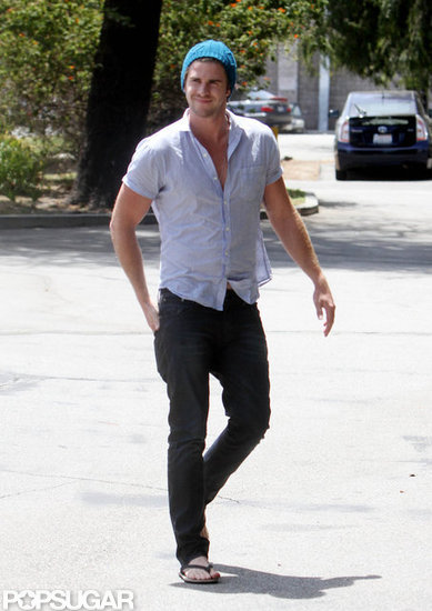 Liam Hemsworth Returns to Work on the West Coast With a Smile Liam Hemsworth Returns to Work on the West Coast With a Smile
