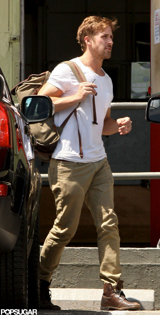 Ryan Gosling hit up the Fitness Factory. Ryan Gosling hit up the Fitness Factory.