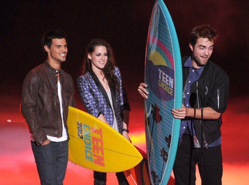Robert, Kristen, and Selena's Birthday: Teen Choice Awards Highlights! Robert, Kristen, and Selena's Birthday: Teen Choice Awards Highlights!