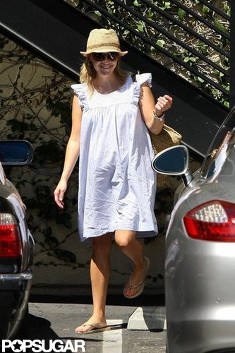 Reese Witherspoon Kicks Off the Weekend at a Salon With Ava Reese Witherspoon Kicks Off the Weekend at a Salon With Ava