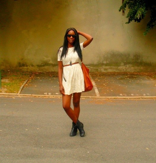http://stylesbyassitan.blogspot.fr/2012/07/robe-en-dentelle-et-bottes-motardes.html