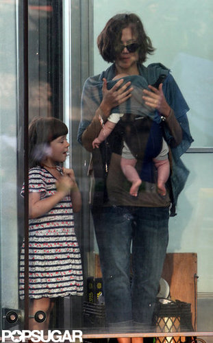 Maggie Gyllenhaal brought Ramona and Gloria to visit their dad, Peter Sarsgaard, on set in NYC.
Maggie Gyllenhaal brought Ramona and Gloria to visit their dad, Peter Sarsgaard, on set in NYC.