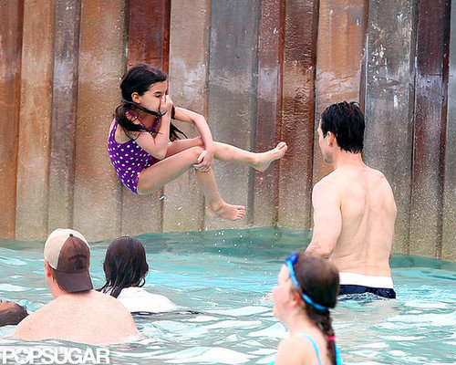Suri Cruise and Tom Cruise played in Orlando.
Suri Cruise and Tom Cruise played in Orlando.