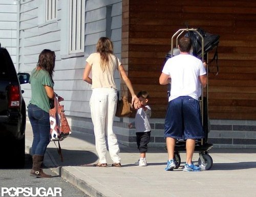 Pregnant Gisele Bundchen Packs Up With Jack and Ben Pregnant Gisele Bundchen Packs Up With Jack and Ben