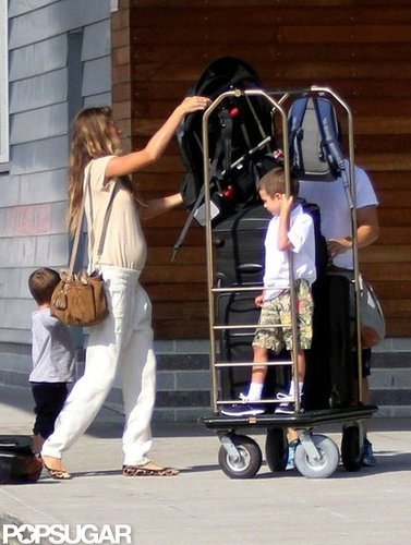 Pregnant Gisele Bundchen Packs Up With Jack and Ben Pregnant Gisele Bundchen Packs Up With Jack and Ben