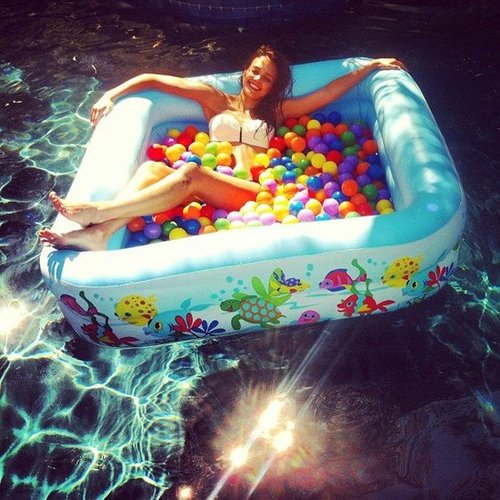 Jessica Alba swam in a pool within a pool.
Source: Instagram user cash_warren
Jessica Alba swam in a pool within a pool.
Source: Instagram user cash_warren
