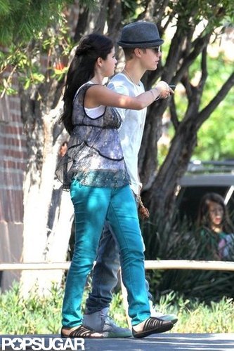 Justin Bieber and Selena Gomez held hands on the set of her movie Parental Guidance Suggested.
Justin Bieber and Selena Gomez held hands on the set of her movie Parental Guidance Suggested.