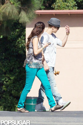 Selena Gomez Links Up With Boyfriend Justin Bieber on Her New Set Selena Gomez Links Up With Boyfriend Justin Bieber on Her New Set