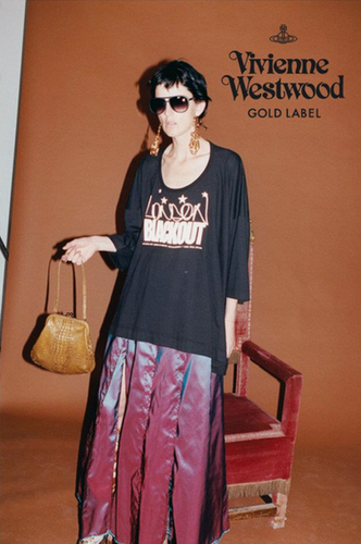 A cool rocker look courtesy of Stella Tennant.
A cool rocker look courtesy of Stella Tennant.