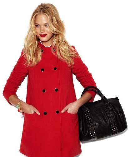 A classic red coat styled with an edgier black tote — a Fall win-win from Blanco.
A classic red coat styled with an edgier black tote — a Fall win-win from Blanco.