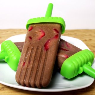 Vegan Fudgsicles With Strawberries