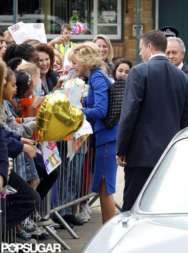 Naomi Watts greeted fans as Princess Diana.
Naomi Watts greeted fans as Princess Diana.