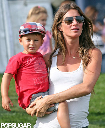 Gisele Bundchen carried her son, Benjamin, at New England Patriots' training camp.
Gisele Bundchen carried her son, Benjamin, at New England Patriots' training camp.