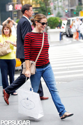 Jennifer Garner wore sandals as she ran errands in NYC.
Jennifer Garner wore sandals as she ran errands in NYC.