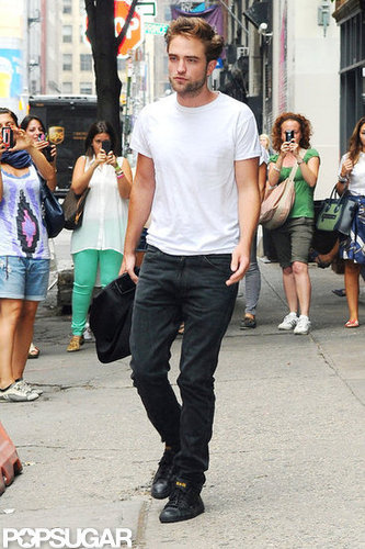 Robert Pattinson Gets Casual and Cute at Lunch Robert Pattinson Gets Casual and Cute at Lunch
