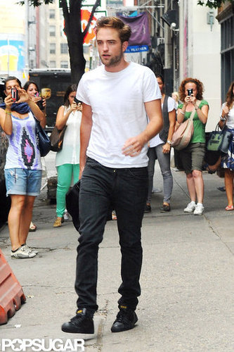 Robert Pattinson Gets Casual and Cute at Lunch Robert Pattinson Gets Casual and Cute at Lunch