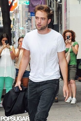 Robert Pattinson Gets Casual and Cute at Lunch Robert Pattinson Gets Casual and Cute at Lunch