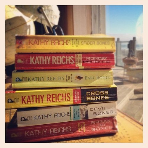 I can't stop ready Kathy Reichs's Temperance Brennan series!
I can't stop ready Kathy Reichs's Temperance Brennan series!