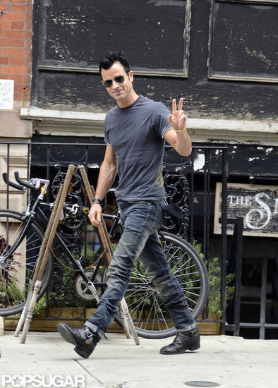Justin Theroux Shows Off His Engaged Glow in NYC Justin Theroux Shows Off His Engaged Glow in NYC