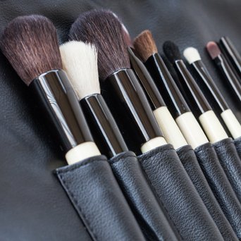 How to Clean Makeup Brushes