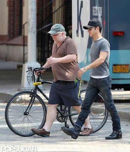 Justin Theroux and Philip Seymour Hoffman Toast Castings & Weddings Justin Theroux and Philip Seymour Hoffman Toast Castings & Weddings