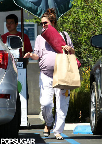 Drew Barrymore Patiently Waits For Baby With Yoga Drew Barrymore Patiently Waits For Baby With Yoga