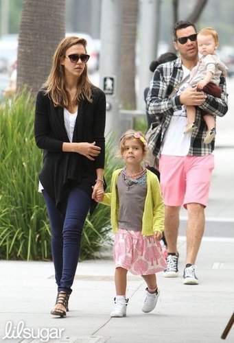 Jessica Alba and Cash Warren went to lunch in LA Saturday with daughters Haven and Honor.
Jessica Alba and Cash Warren went to lunch in LA Saturday with daughters Haven and Honor.