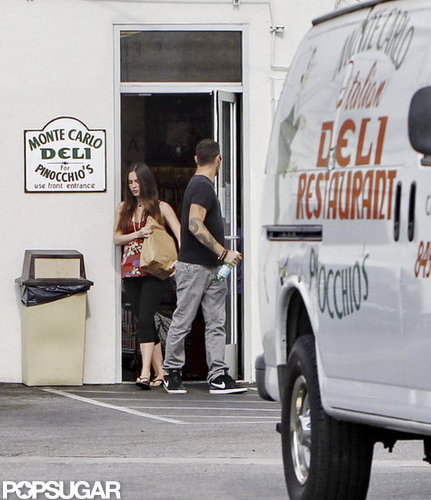Megan Fox grabbed take-out food with Brian Austin Green.
Megan Fox grabbed take-out food with Brian Austin Green.