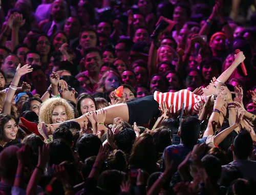 Rob Debuts New Twilight, Rihanna Wins Big — The Best of the 2012 MTV VMAs Rob Debuts New Twilight, Rihanna Wins Big — The Best of the 2012 MTV VMAs