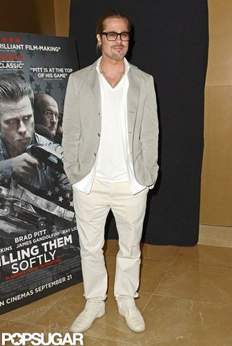 Brad Pitt wore all khaki to the Killing Them Softly screening in London.
Brad Pitt wore all khaki to the Killing Them Softly screening in London.