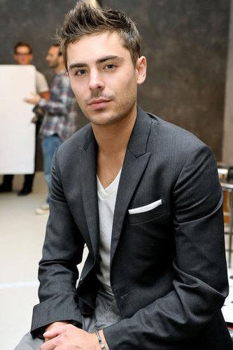 Zac Efron Spends the Weekend Looking Hot at TIFF Zac Efron Spends the Weekend Looking Hot at TIFF