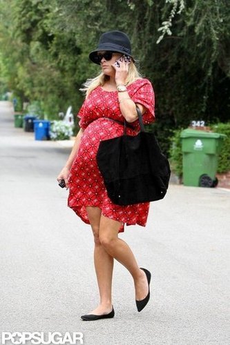 Reese Witherspoon Hangs in LA and Gets Ready to Have a Baby Reese Witherspoon Hangs in LA and Gets Ready to Have a Baby