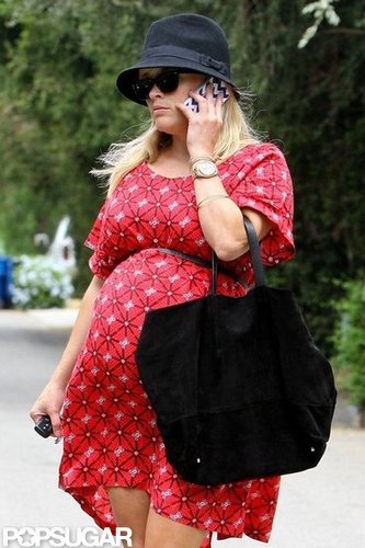 Reese Witherspoon Hangs in LA and Gets Ready to Have a Baby Reese Witherspoon Hangs in LA and Gets Ready to Have a Baby