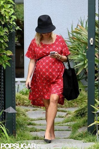 Reese Witherspoon wore a red dress.
Reese Witherspoon wore a red dress.