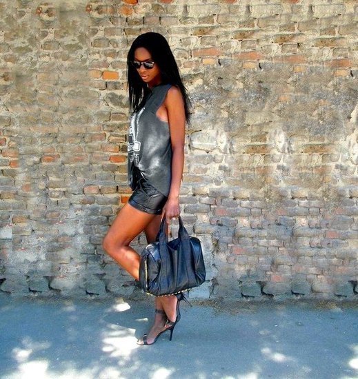http://stylesbyassitan.blogspot.fr/2012/09/number-tee.html
