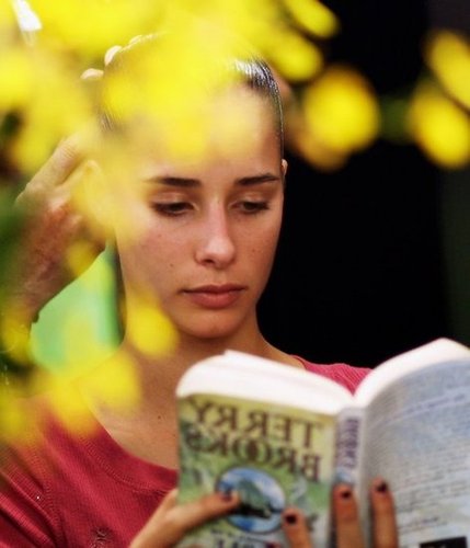 A Terry Brooks novel was this model's reading choice as she prepped for a show during 2008's L'Oreal Melbourne Fashion Festival.
A Terry Brooks novel was this model's reading choice as she prepped for a show during 2008's L'Oreal Melbourne Fashion Festival.