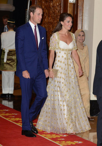 She toted a glittery gold Wilbur & Gussie clutch — a perfect match to her already scene-stealing Alexander McQueen gown.
She toted a glittery gold Wilbur & Gussie clutch — a perfect match to her already scene-stealing Alexander McQueen gown.