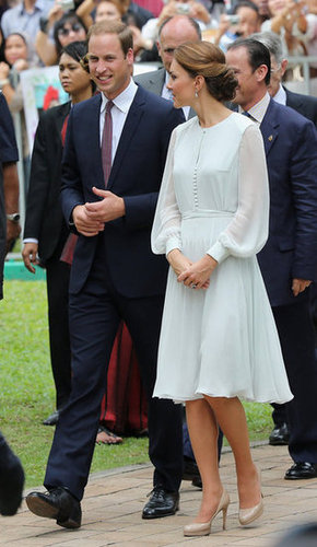 She chose a sheer-sleeved Beulah London dress, in the palest pastel blue, to tour a mosque in Kuala Lumpur.
She chose a sheer-sleeved Beulah London dress, in the palest pastel blue, to tour a mosque in Kuala Lumpur.