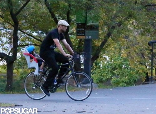 Gisele Bundchen Hits NYC as Tom Brady Hangs at Home With the Boys Gisele Bundchen Hits NYC as Tom Brady Hangs at Home With the Boys