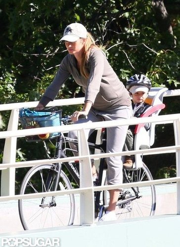 Gisele Bundchen Bumps Around Boston With Ben While Tom Hits the Field Gisele Bundchen Bumps Around Boston With Ben While Tom Hits the Field