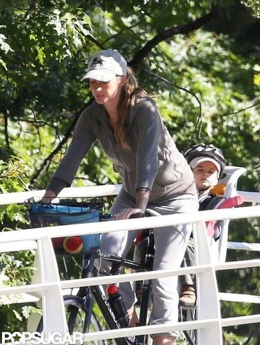 Gisele Bundchen Bumps Around Boston With Ben While Tom Hits the Field Gisele Bundchen Bumps Around Boston With Ben While Tom Hits the Field