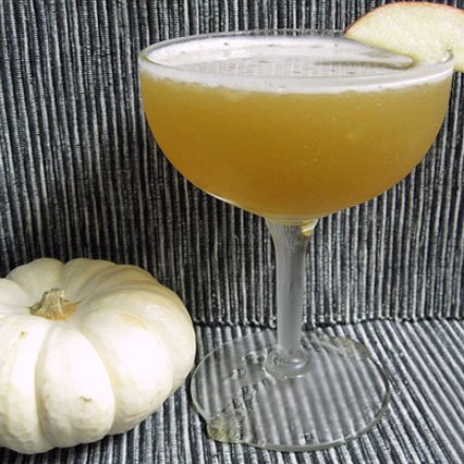 Easy Apple Rum Cocktail Recipe